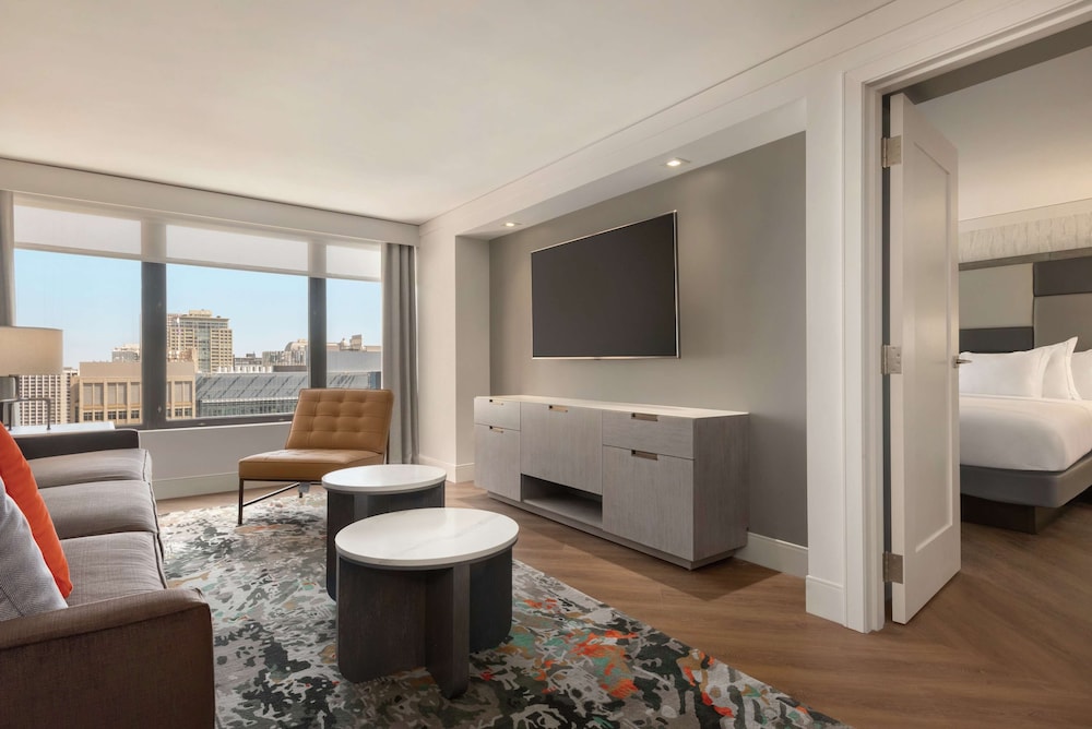 Hilton Grand Vacations Club Chicago Magnificent Mile 24/37