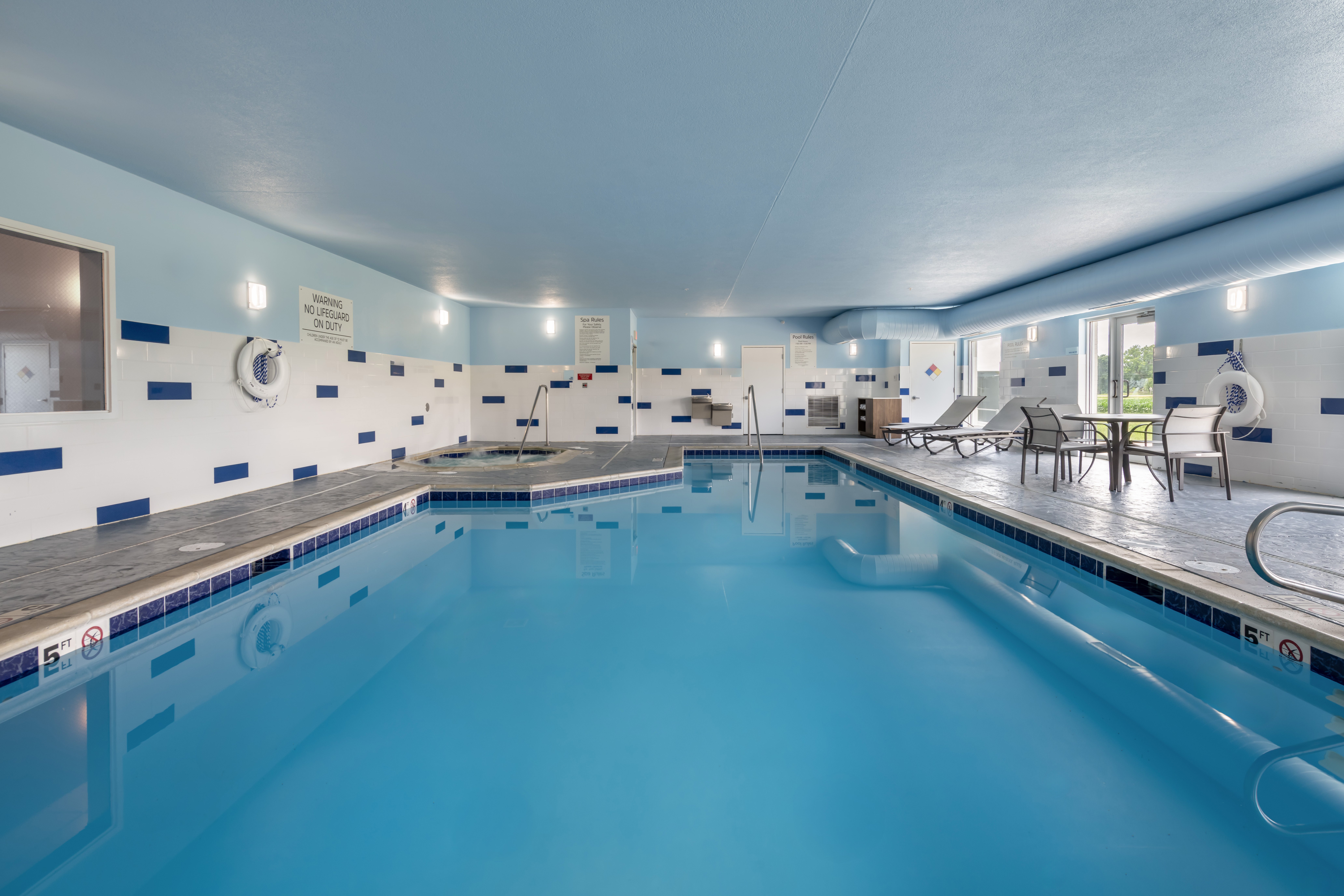 Holiday Inn Express Hotel & Suites Northwood 38/71