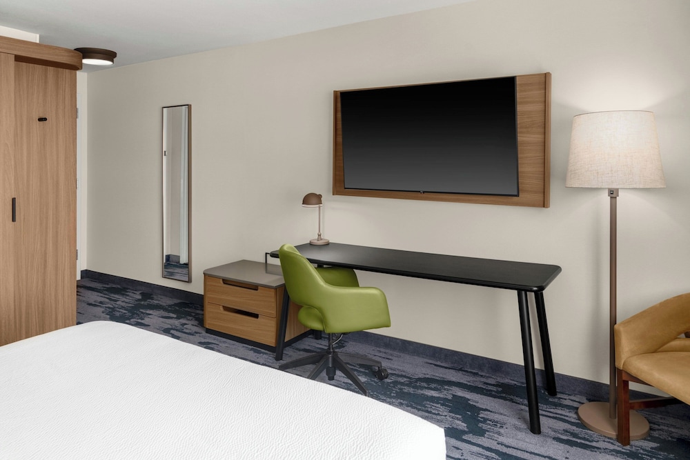 غرفة بسرير كينج، Fairfield by Marriott Inn & Suites Norwalk 3/6