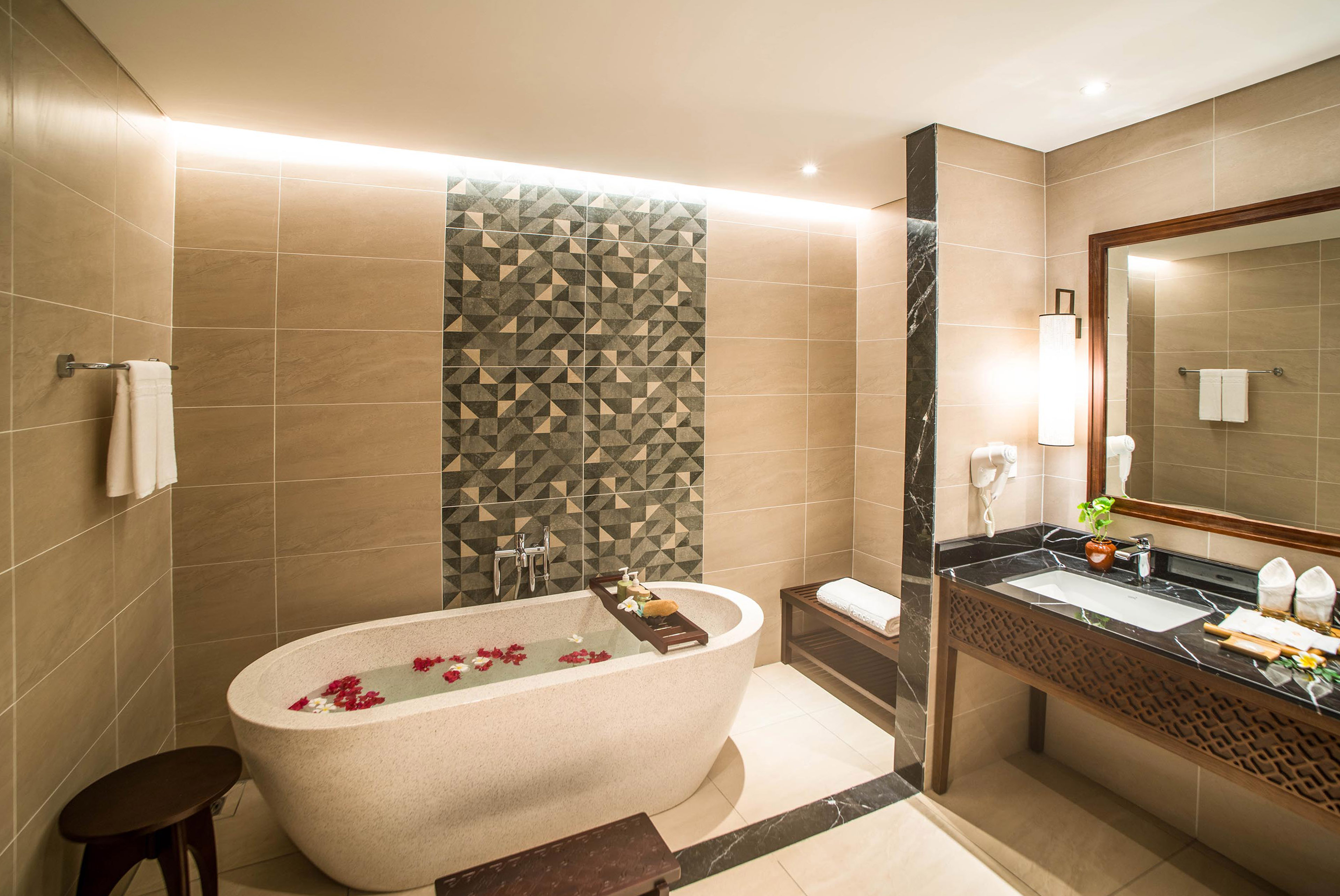 Pandanus Resort 140/140