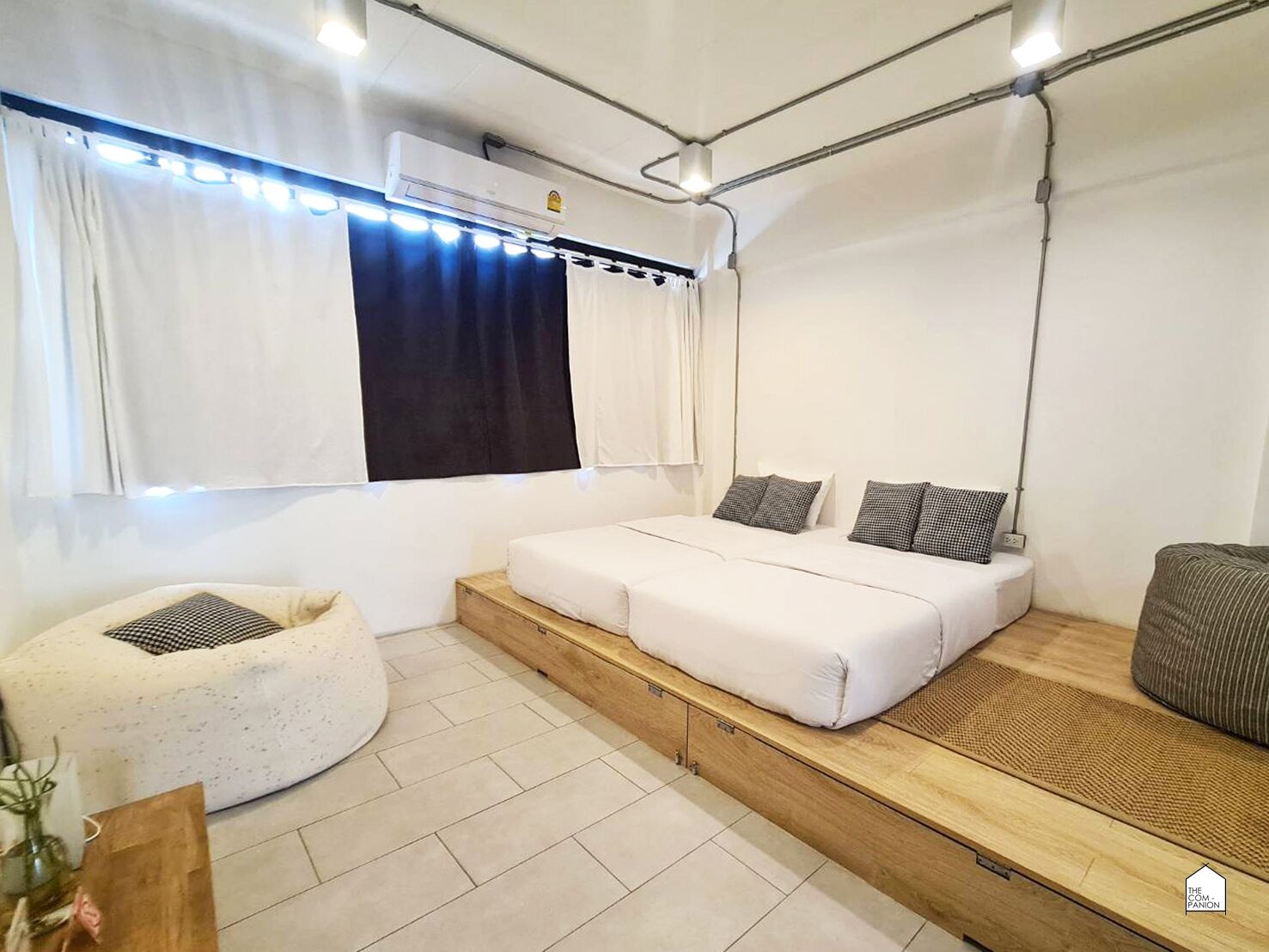 PRIVATE, TWIN BEDS