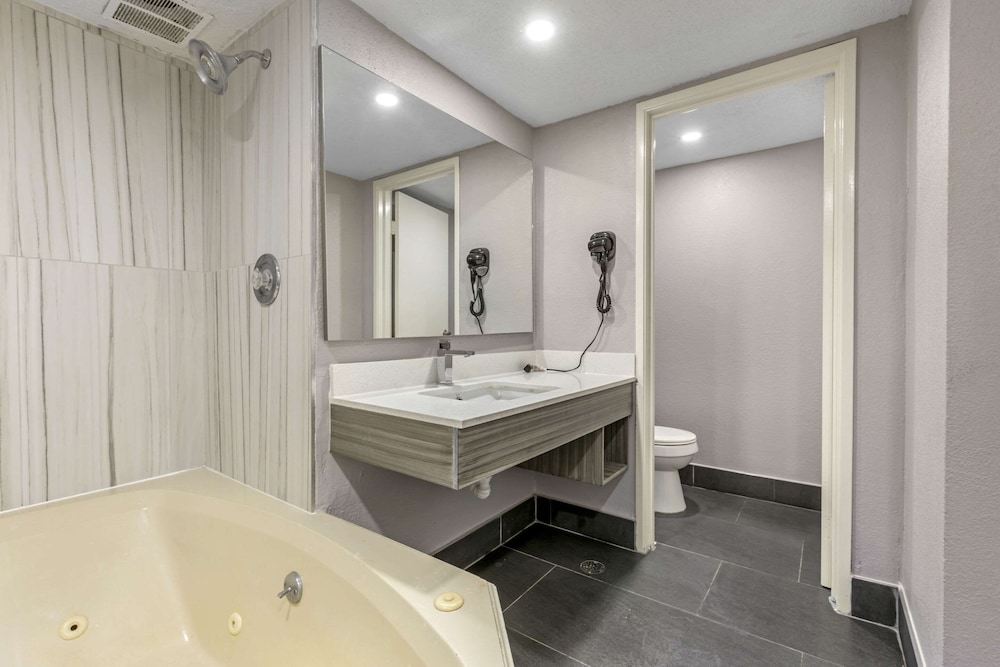 Quality Inn Newberry 32/33