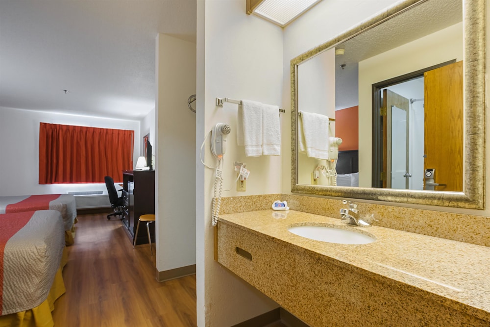Motel6 Waterloo, IA - Crossroads Mall - Cedar Falls 32/49