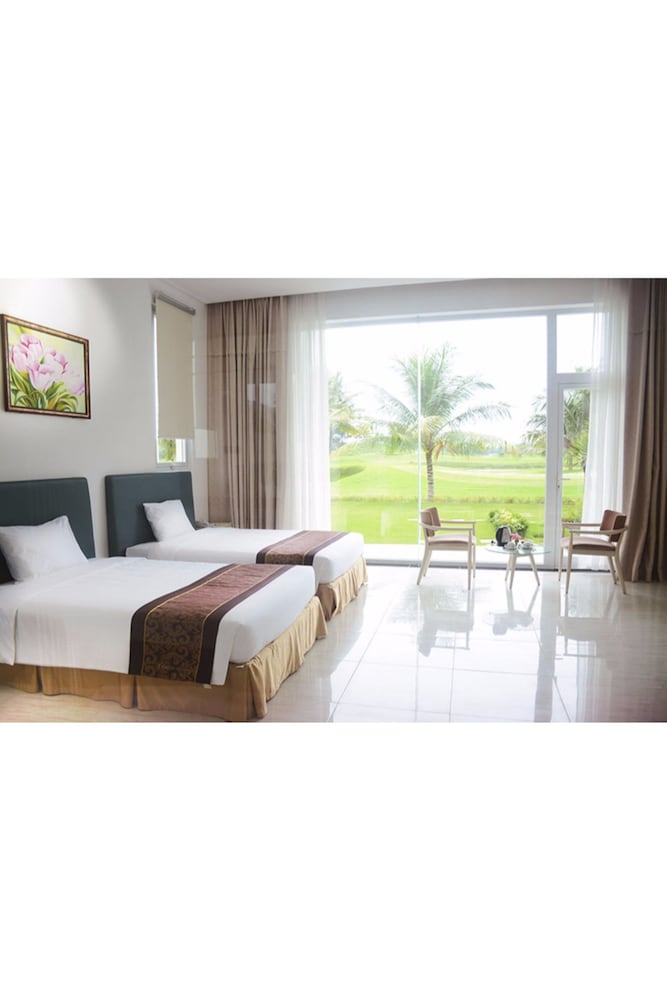 SUITE, TWIN BEDS, GOLF COURSE VIEW