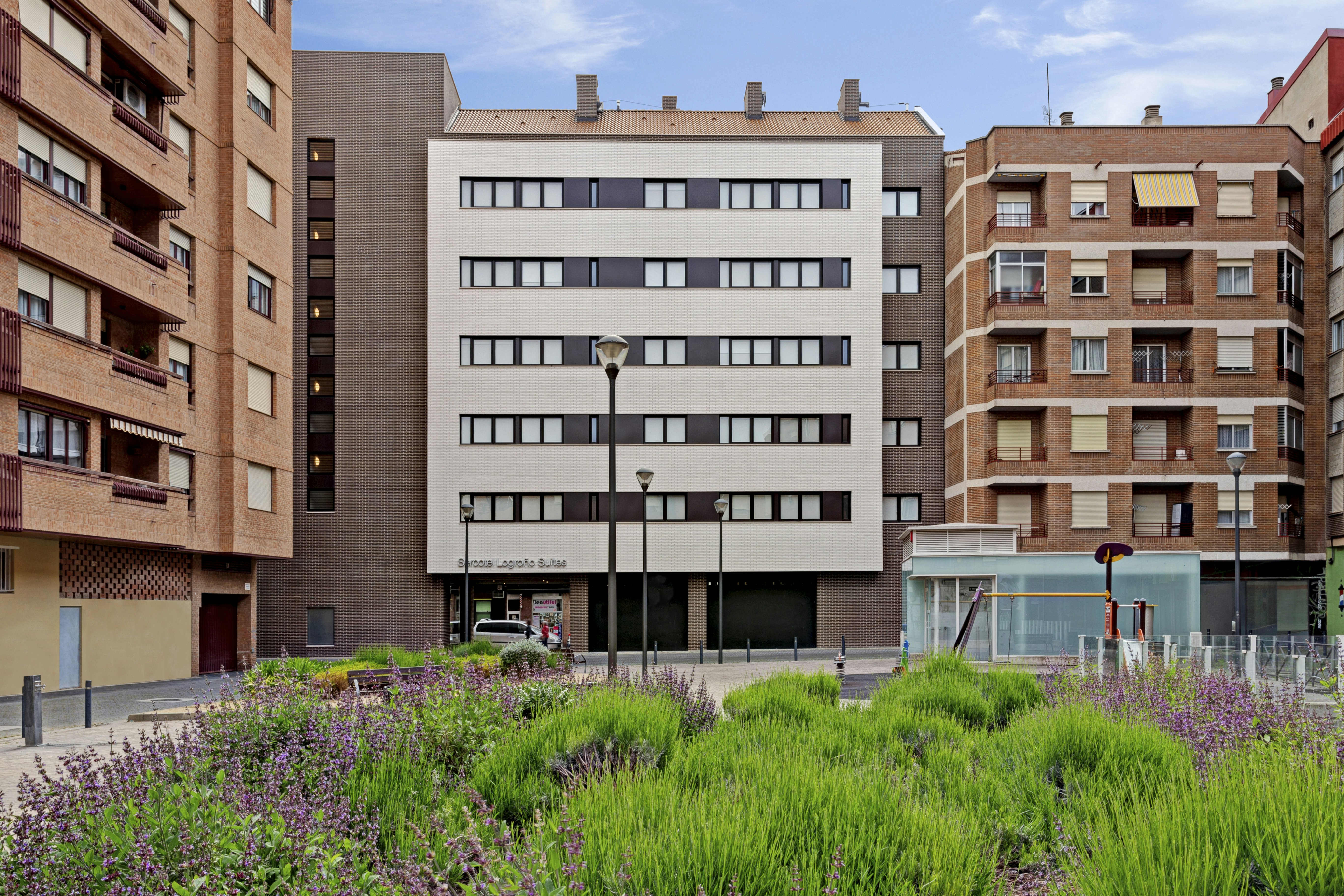 Sercotel Logrono Suites 2/9