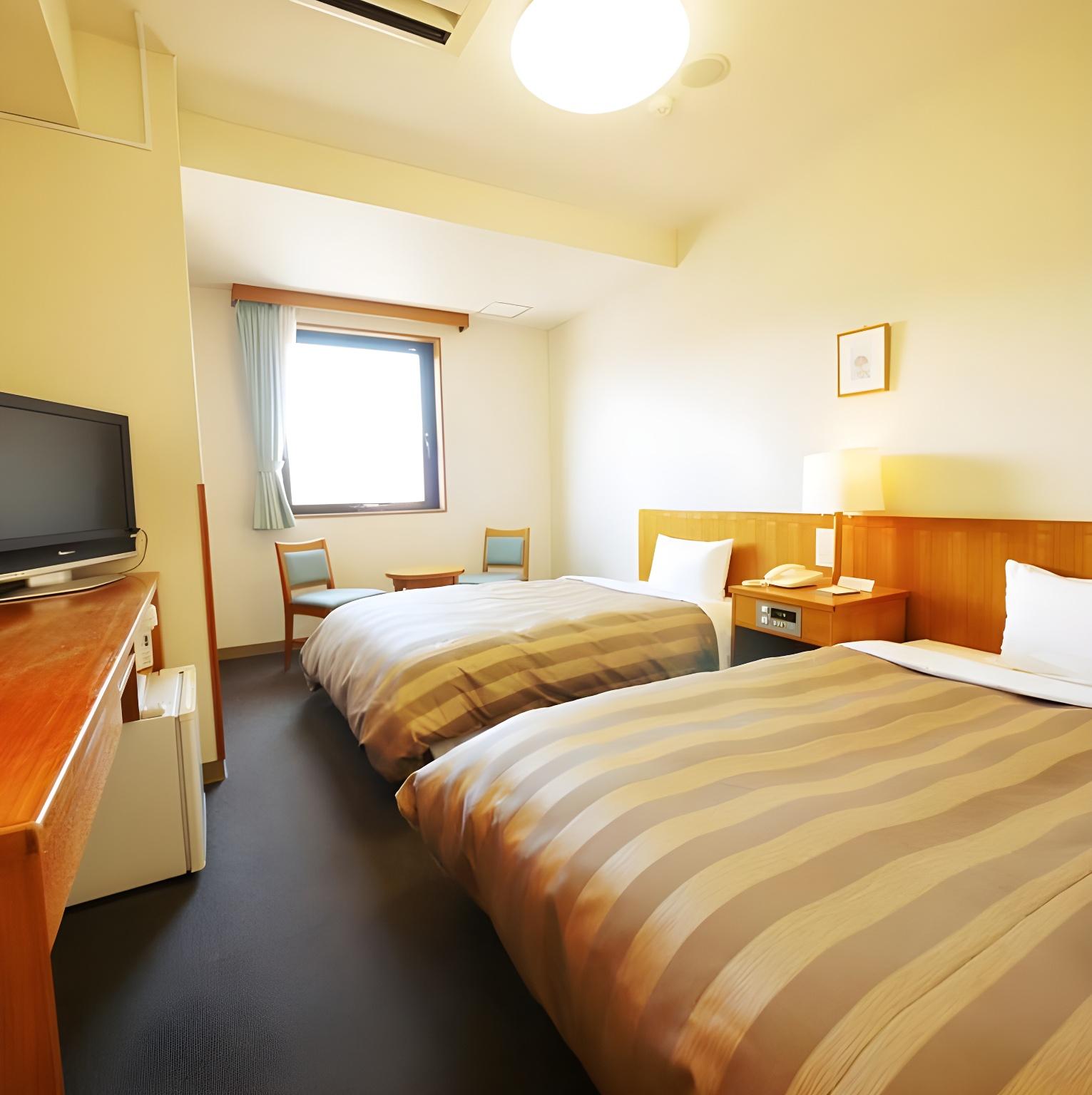 Standard, Twin Beds, Side View