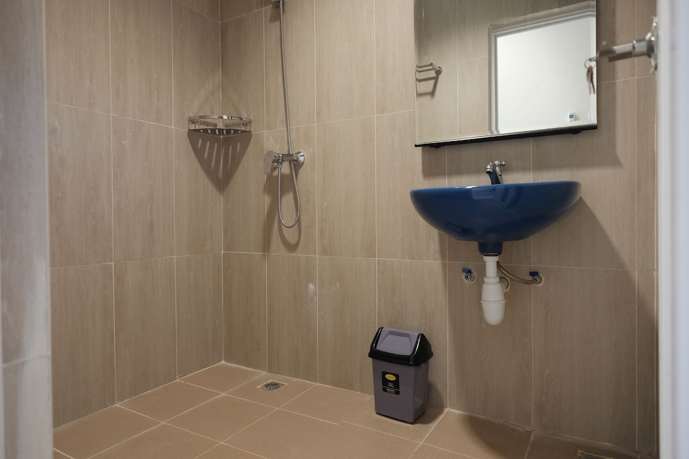 RedDoorz Plus near Ferry Terminal Batam Center 23/23