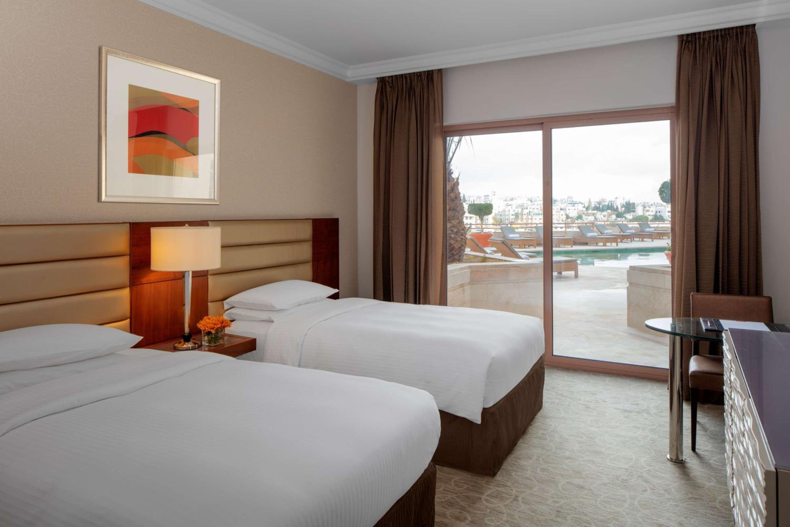 Deluxe, Twin Beds, Pool Access