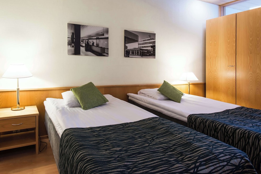 Master, Suite, Twin Beds