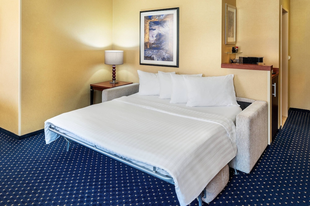 Courtyard By Marriott Prague City 7/54