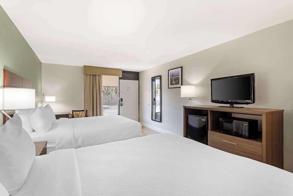 ROOM, 2 QUEEN BEDS