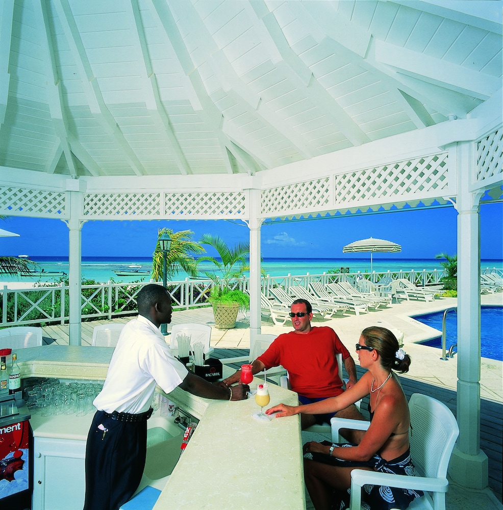 Coral Sands Beach Resort 13/27