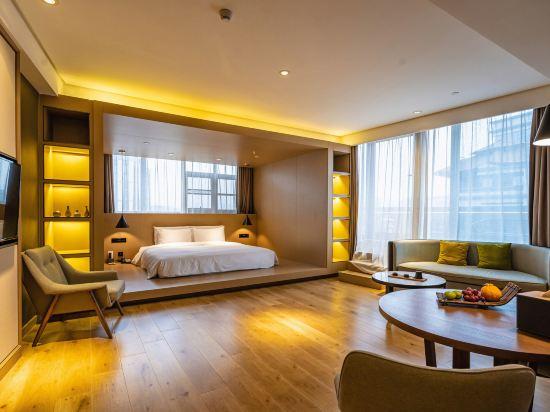 Zen, Suite, Courtyard View