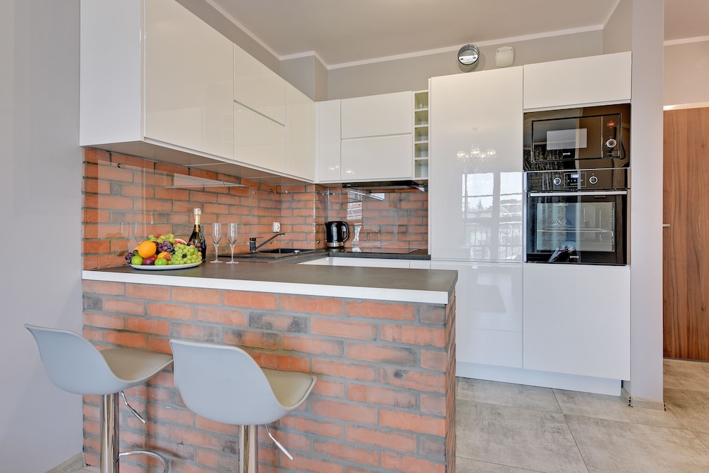 Grano Apartments 12/80