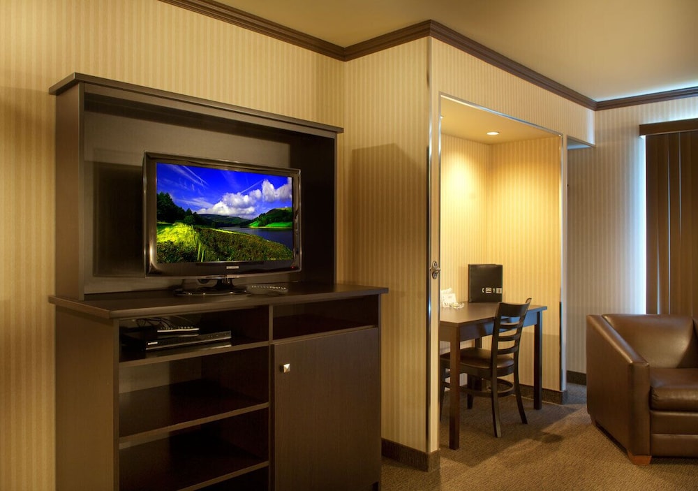 Ramada by Wyndham Laval 51/60
