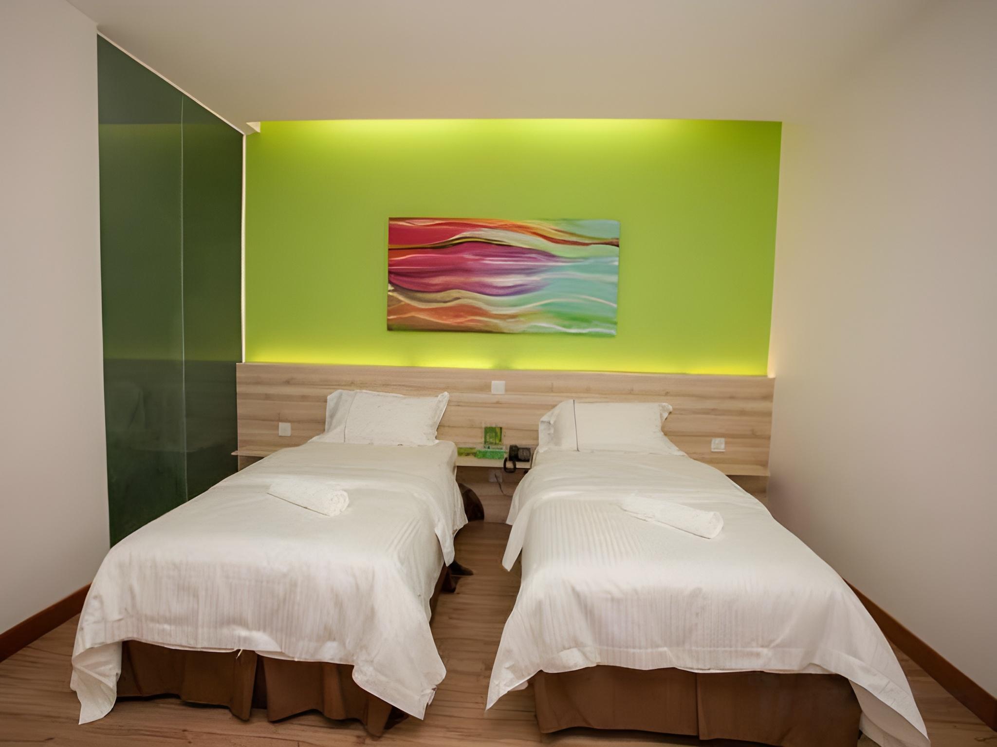 Deluxe, Twin Beds