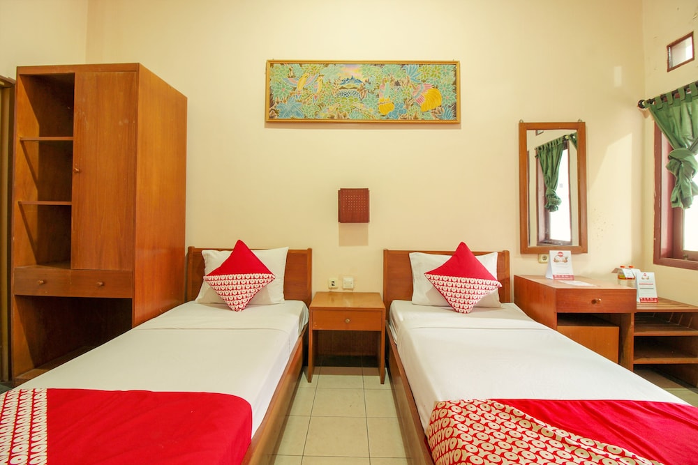 RedDoorz Plus At Hotel Sofia Pangandaran 10/27