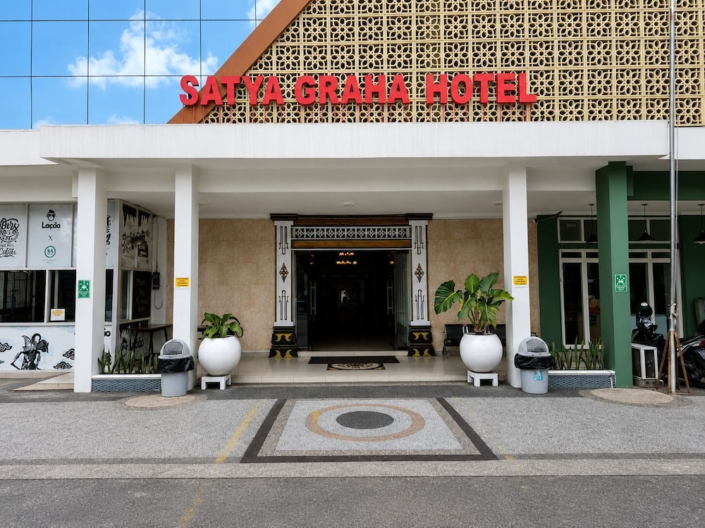 Satya Graha Hotel 73/79