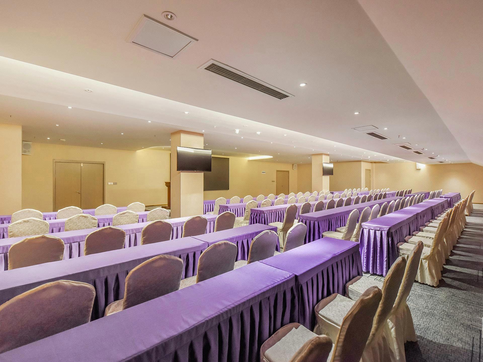 Lifeng Hotel (Chongqing Bishan Light Rail Station Store) 25/31