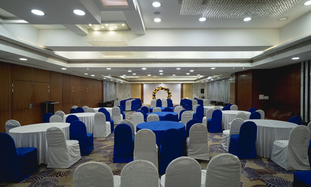 The Fern Residency Subhash Bridge Ahmedabad 57/65