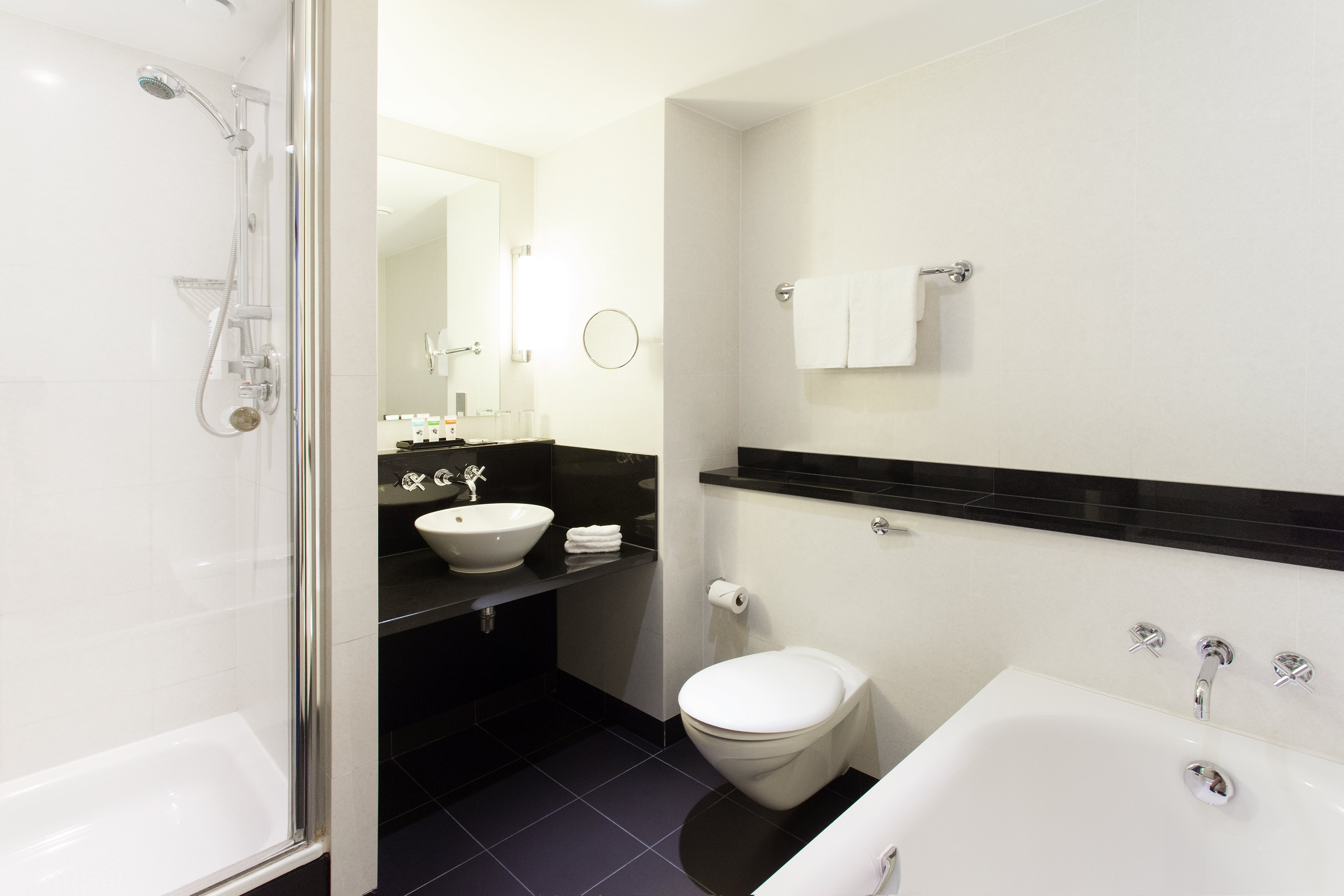 Crowne Plaza Marlow 72/74