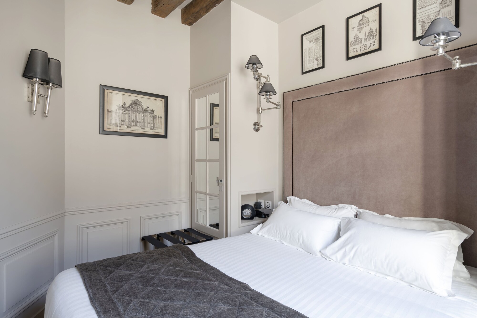 STANDARD, QUEEN BED