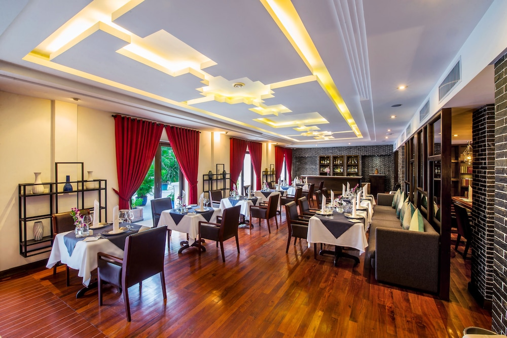 THE PRIVILEGE FLOOR BY LOTUS BLANC 30/40