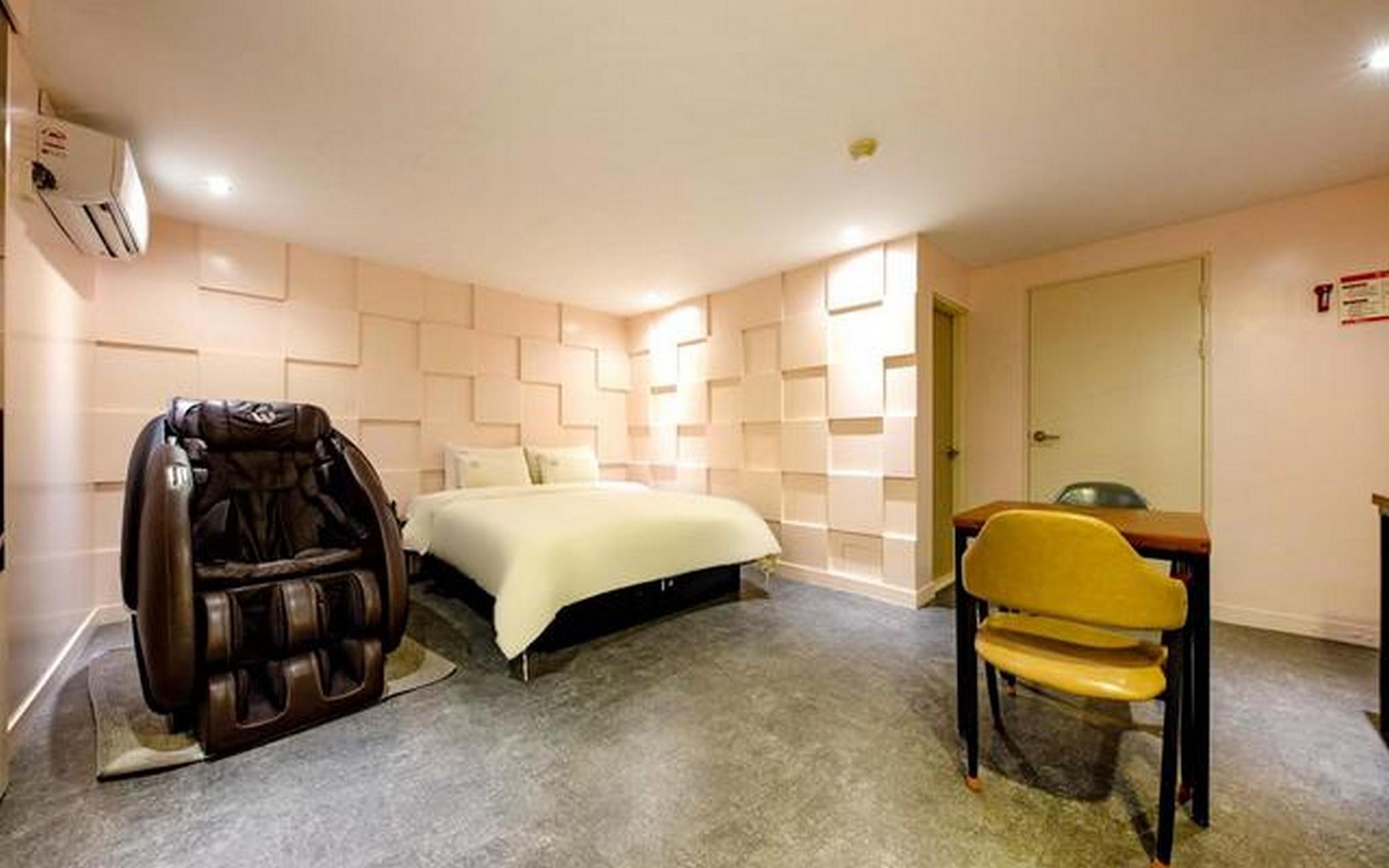 Made Hotel 43/50