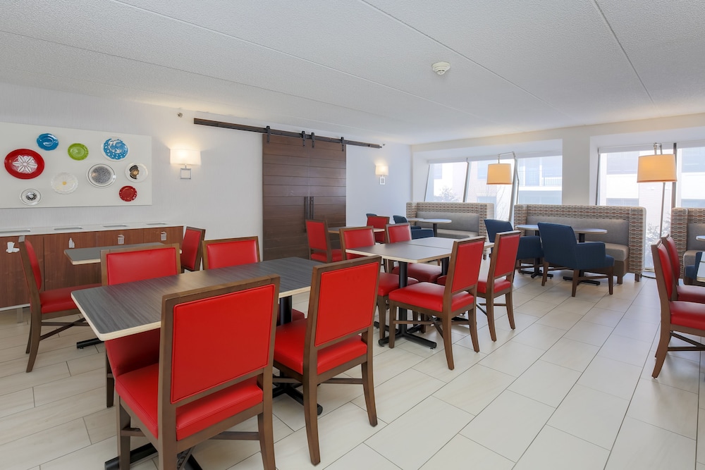 Holiday Inn Express Milwaukee West Medical Center 47/59