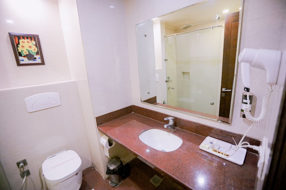 Leela Grande Hotel 50/50