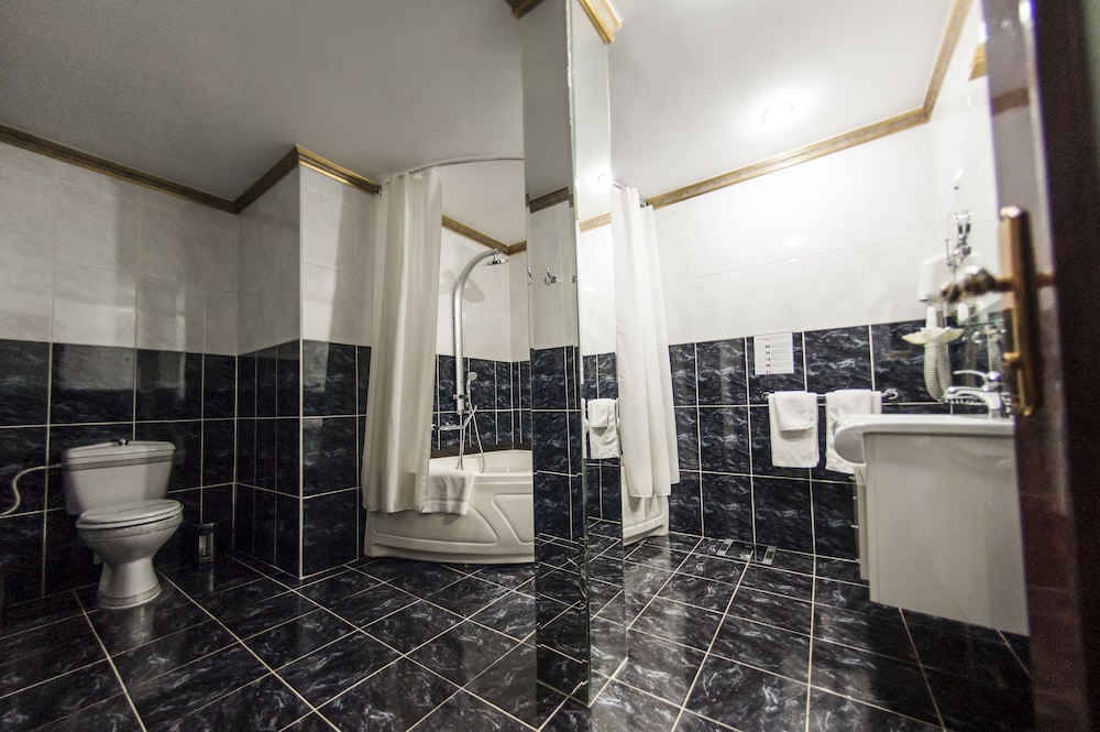 Bucharest Comfort Suites 29/66