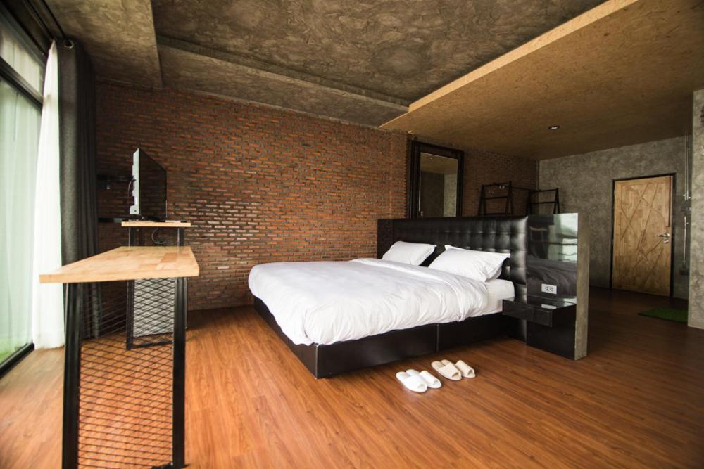 Bed Loft Cafe 5/63