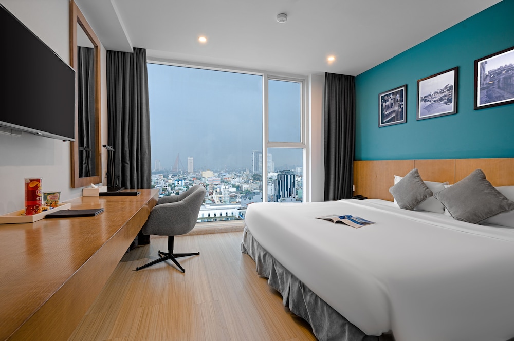 غرفة بريميوم بسرير كينج بإطلالة على المدينة، Royal Lotus Hotel Danang 2/10