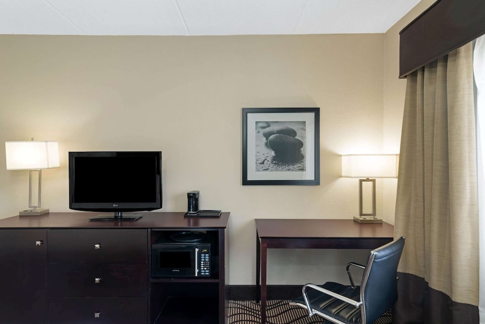 La Quinta Inn & Suites by Wyndham Knoxville Airport 42/47