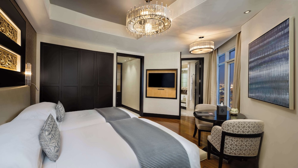 3 BEDROOMS, FAMILY SUITE, LOUNGE ACCESS