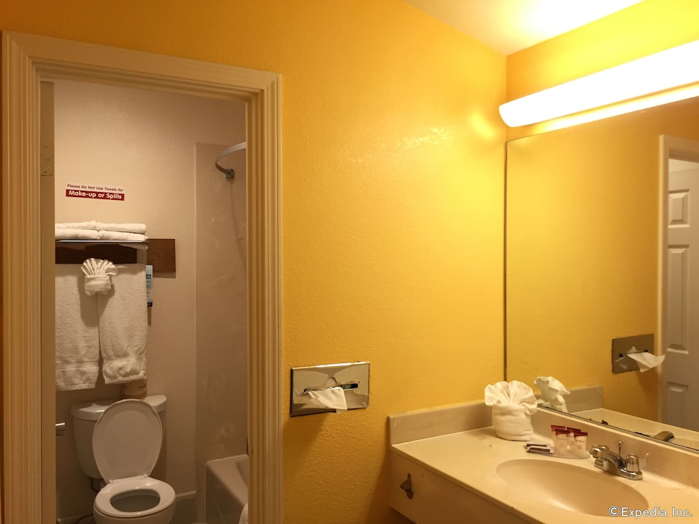 Anaheim Discovery Inn Suites 23/68