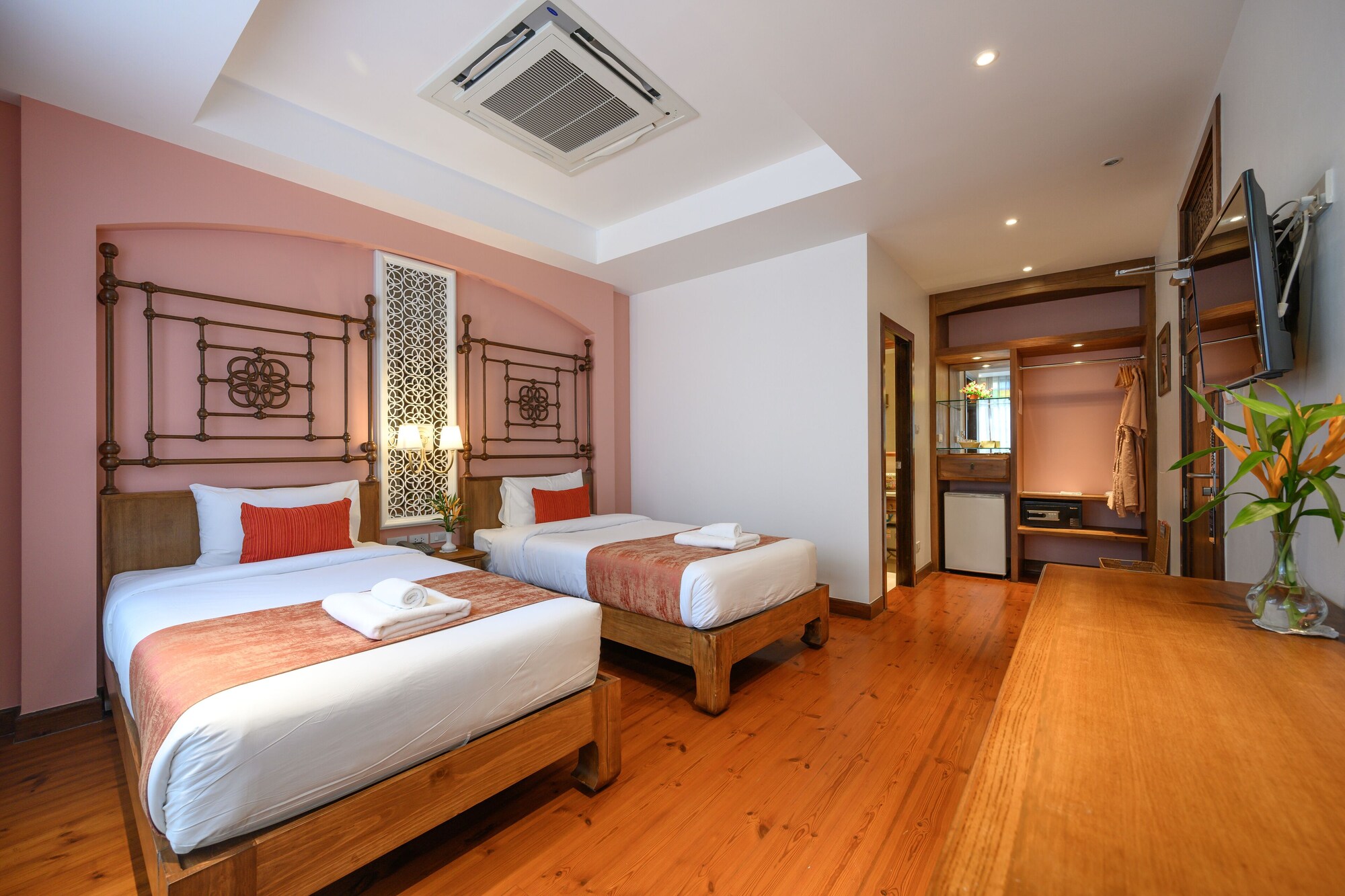 CLASSIC, TWIN BEDS