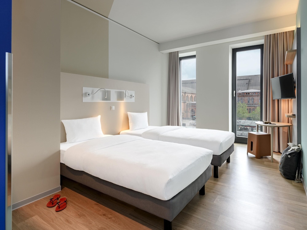 Standard, Twin Beds