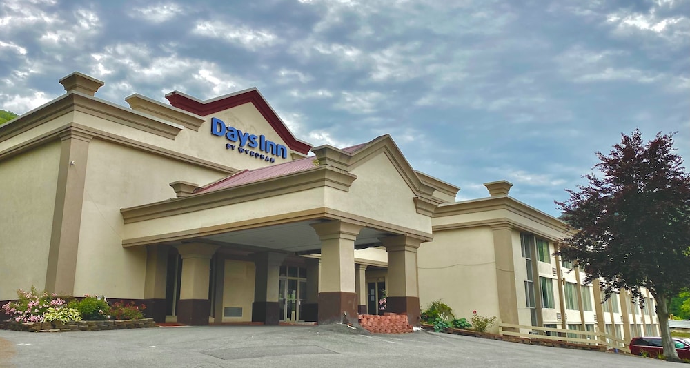 Days Inn by Wyndham Williamsport 3/35