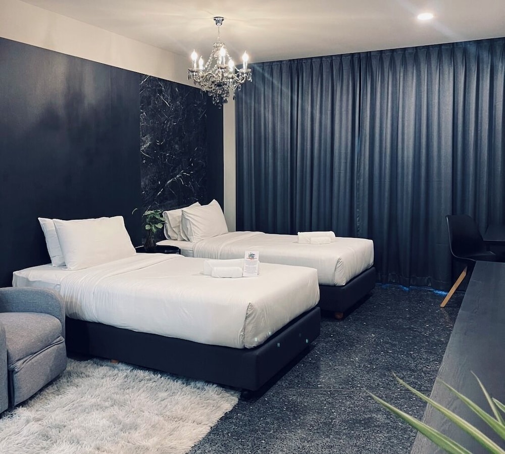 Sibtis – The Art Gallery Hotel 12/34