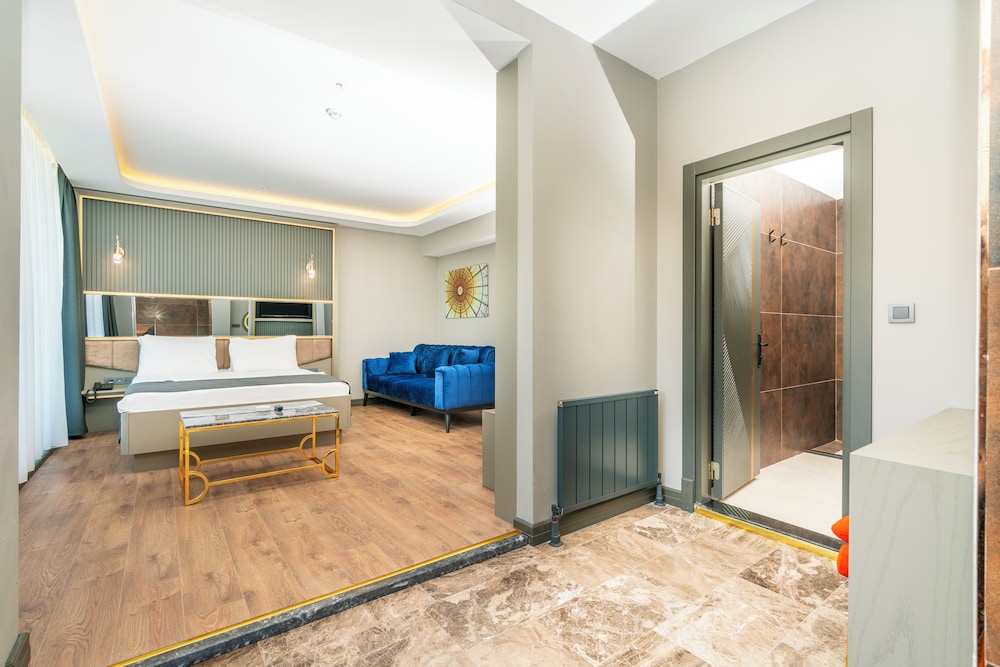 216 Ruby Suite 20/43