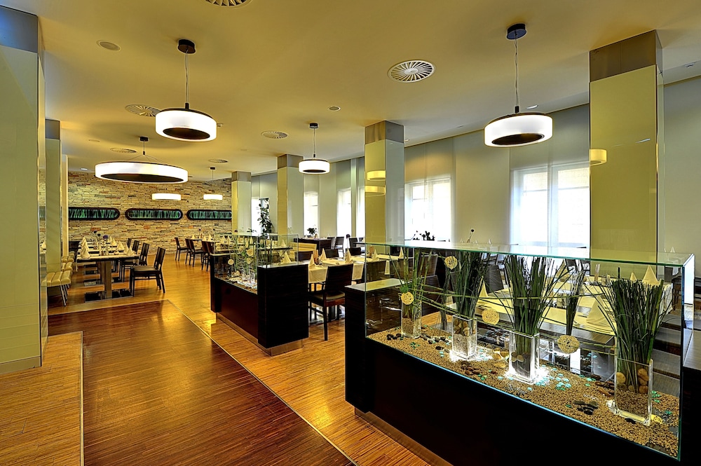 ST JOSEPH ROYAL REGENT SPA & WELLNESS 17/30