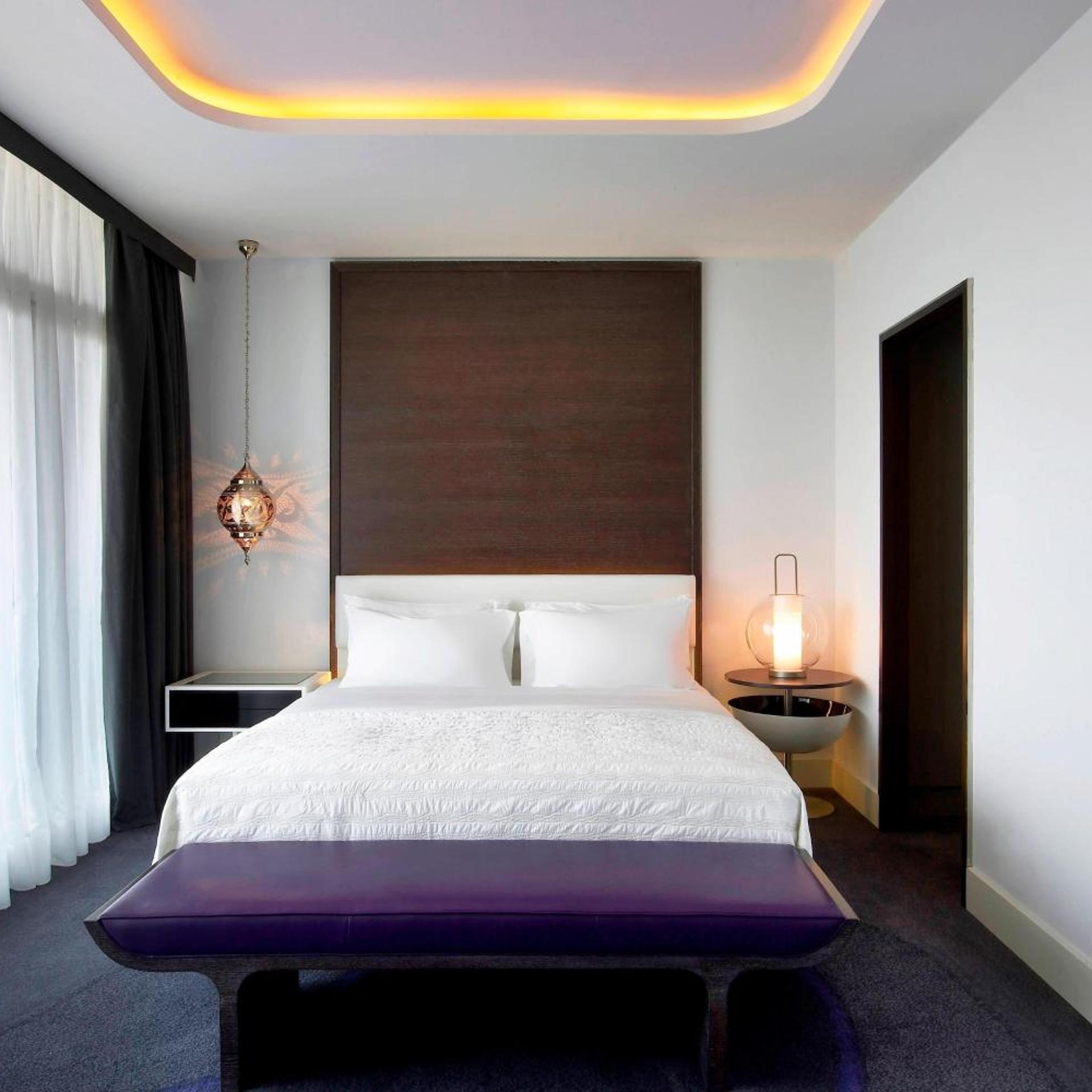 Executive, Suite, Club Lounge Access
