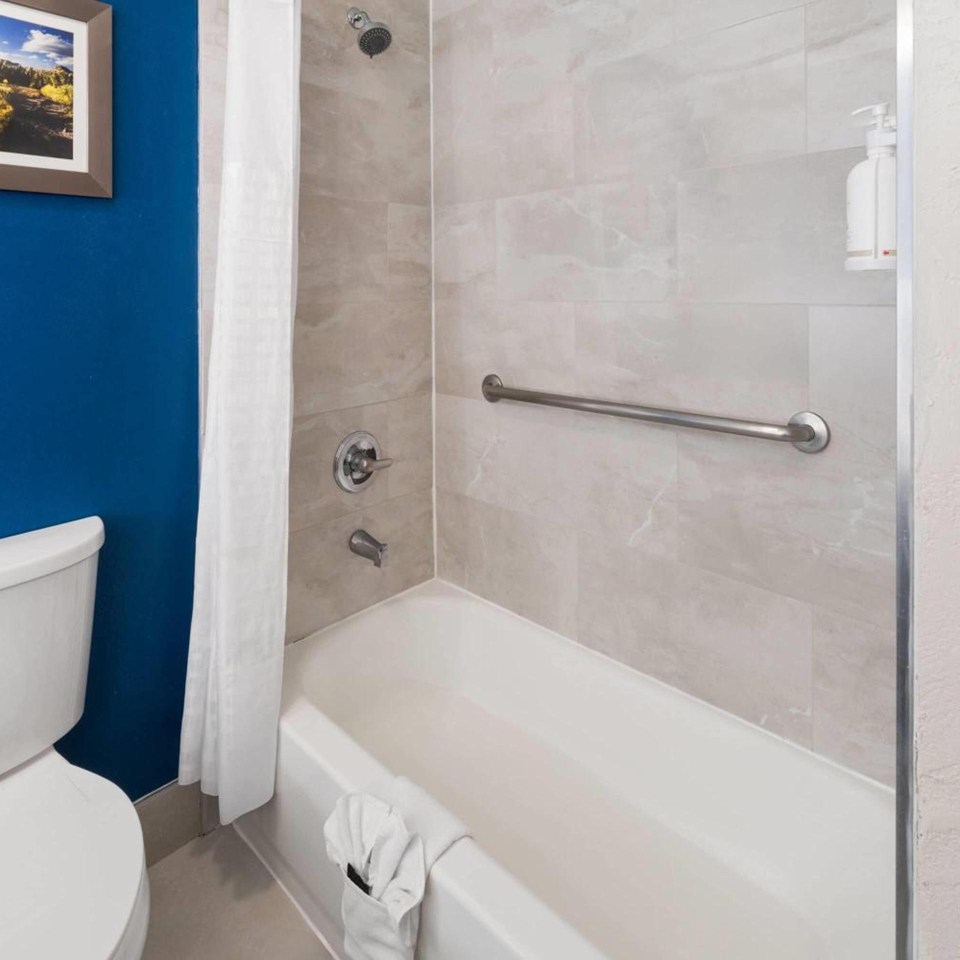 جناح ديلوكس بسرير كينج بإطلالة على الجبل، La Quinta Inn & Suites by Wyndham Ruidoso Downs 6/7