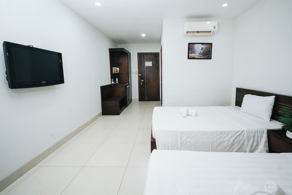 Golden Light Hotel 13/51