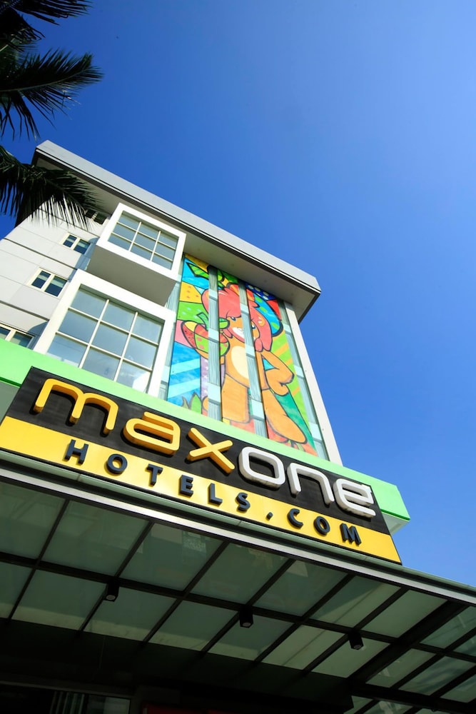 Ascent Hotel & Cafe Malang (formerly MaxOne Ascent Hotel Malang) 4/41