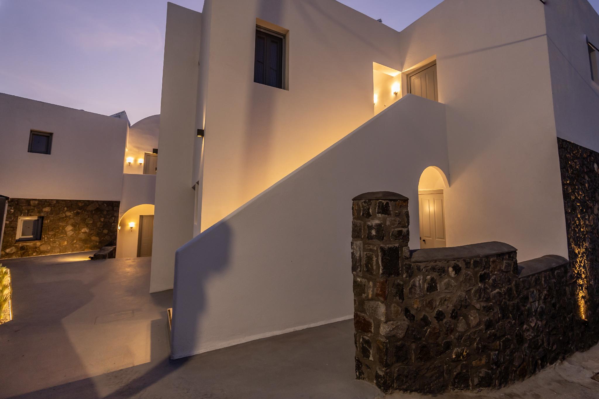 Nastram Suites Oia 22/30