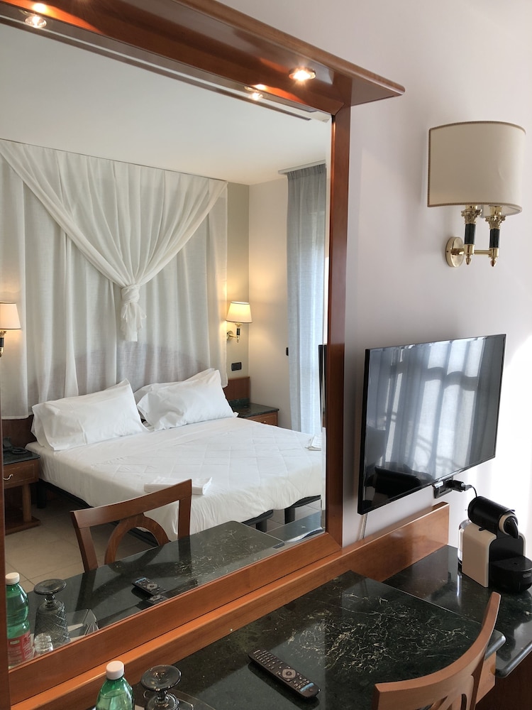 Ariae Hotel 16/45