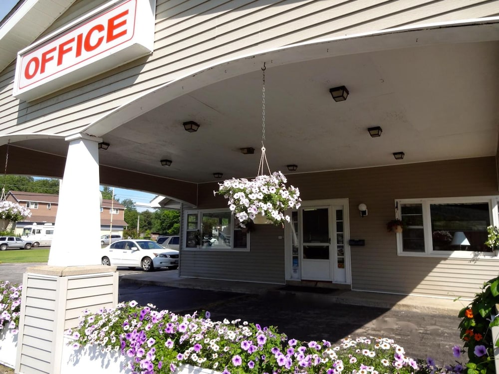 Gorham Motor Inn 1/58