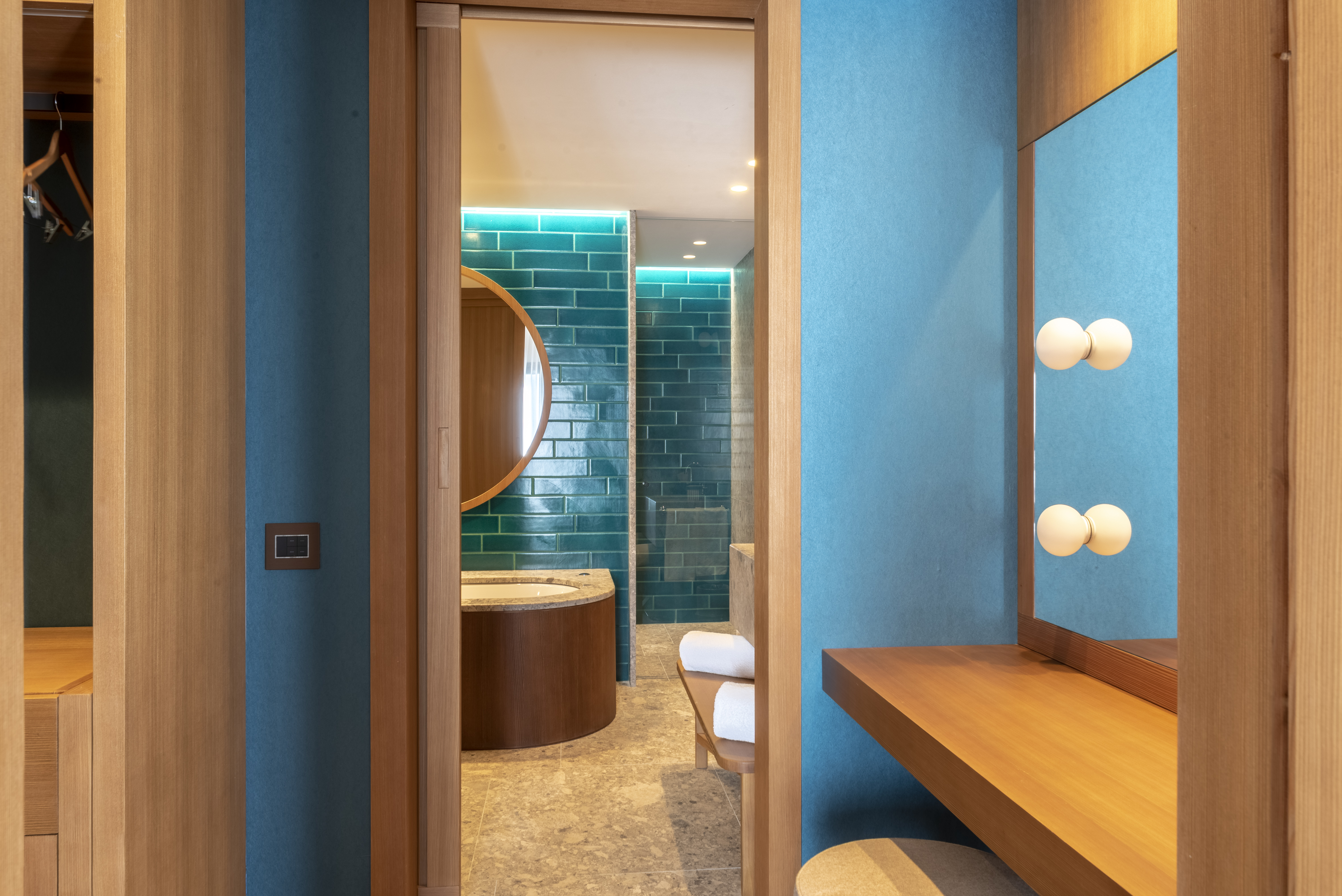 Penthouse, Suite